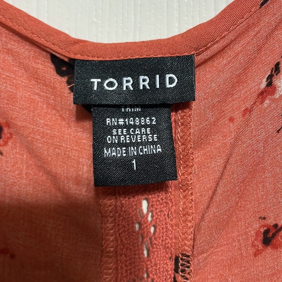 Adorable Torrid floral tank - Picture 2 of 3
